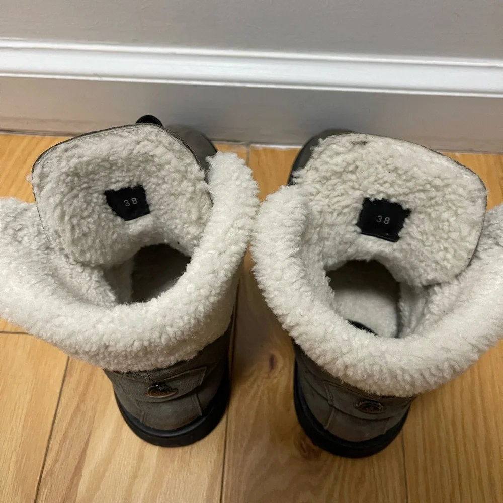 Moncler Boots - Picture 3 of 4